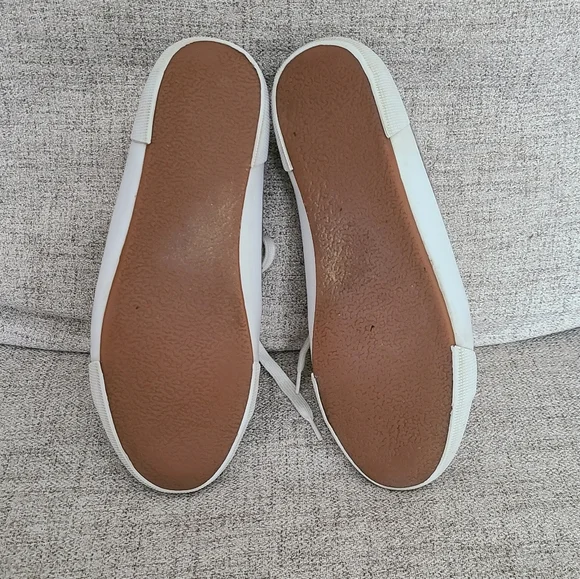 Old Navy Womens Gray Sneaker size 9 - Picture 3 of 3